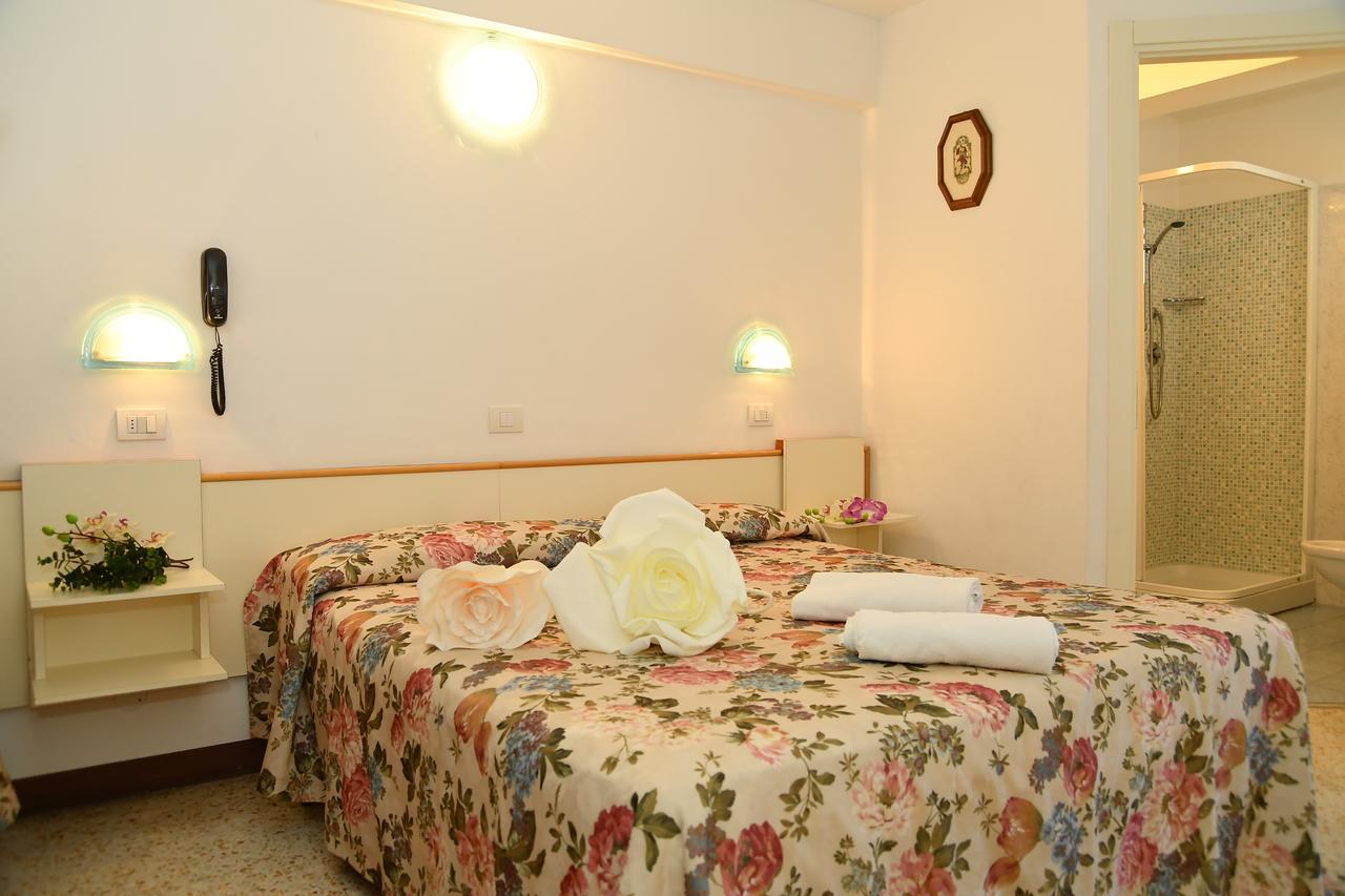 Hotel Villa Rosa Misano Adriatico Eksteriør billede
